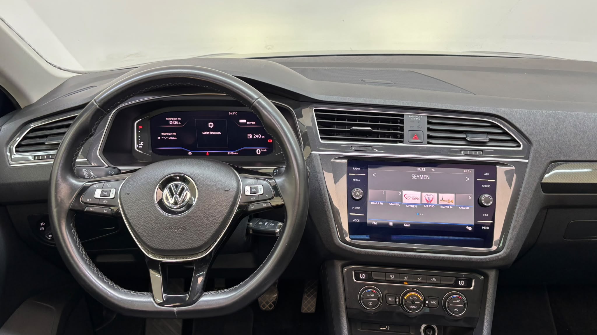 VOLKSWAGEN TIGUAN 10